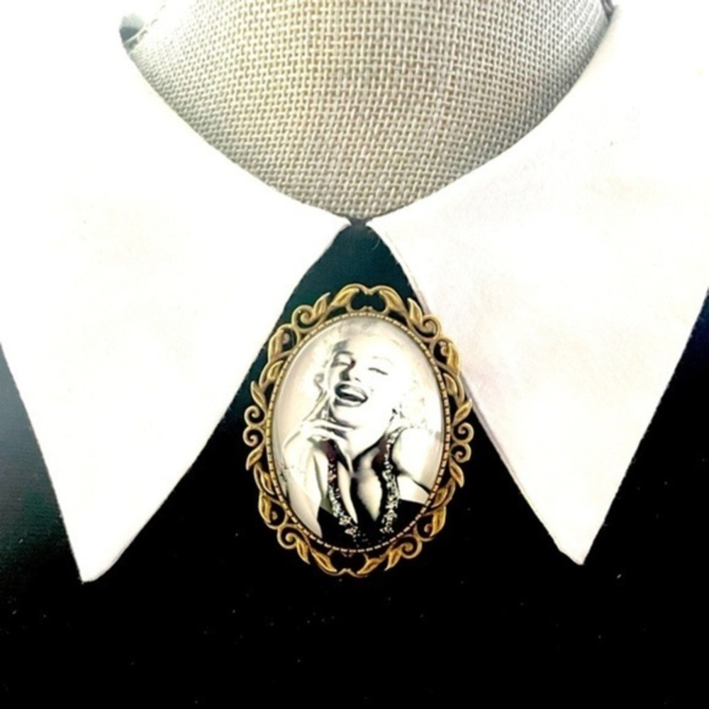 Marilyn Monroe Victorian Style Brooch, NWT